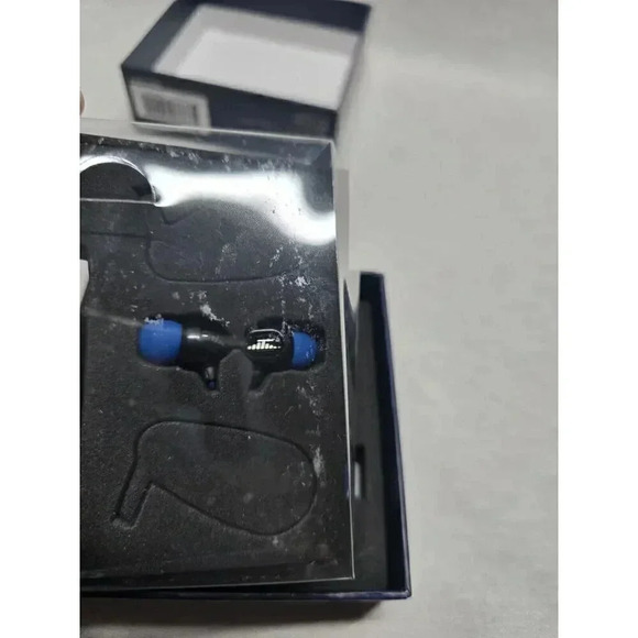 H2O Audio Stream 3 Underwater Waterproof MP3 Player with Headphones- New - Picture 5 of 5